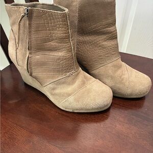 Toms Brown Croc-Embossed Ankle Booties